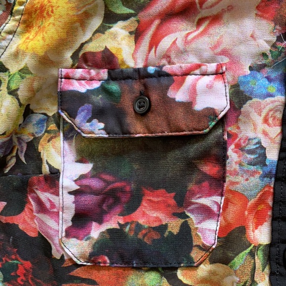 ❌SOLD❌Colourful Button front blouse - Picture 4 of 6